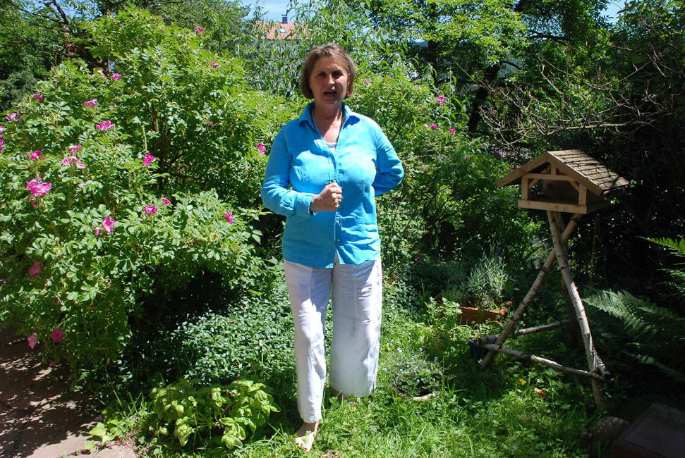 Ich kreise mit der Faust über das Sonnengeflecht und spüre, wie sich von hier Kraft aufbaut.