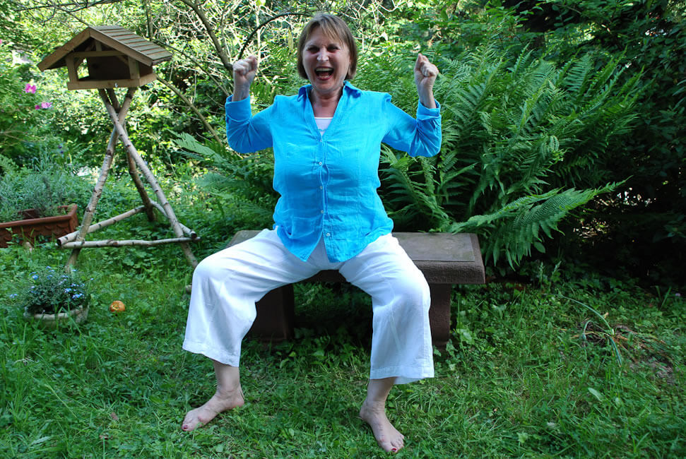 Der Sinn der Übung ist, die Erdenergie über die Wirbelsäule in mein Herz-Chakra hoch zu pumpen.