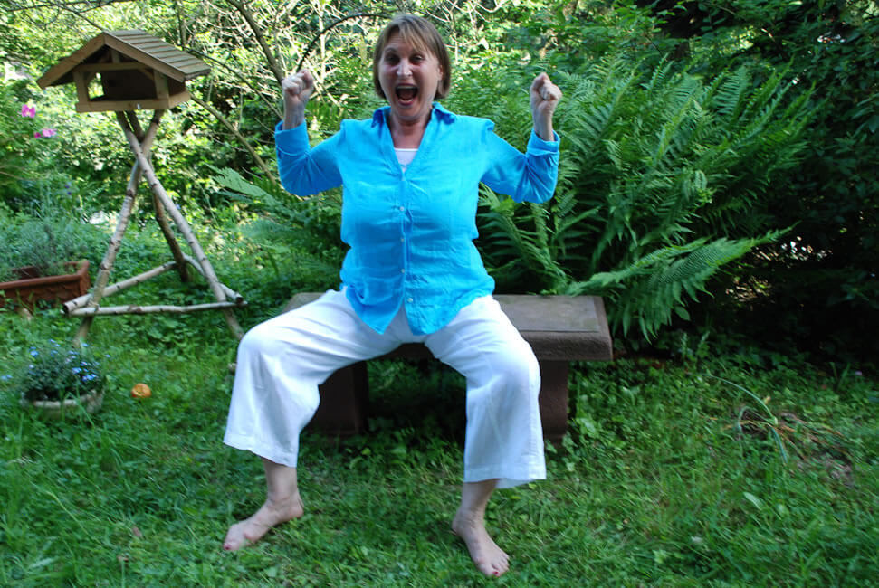 Dabei steigere ich die Kundalini Energie und leite sie hoch.