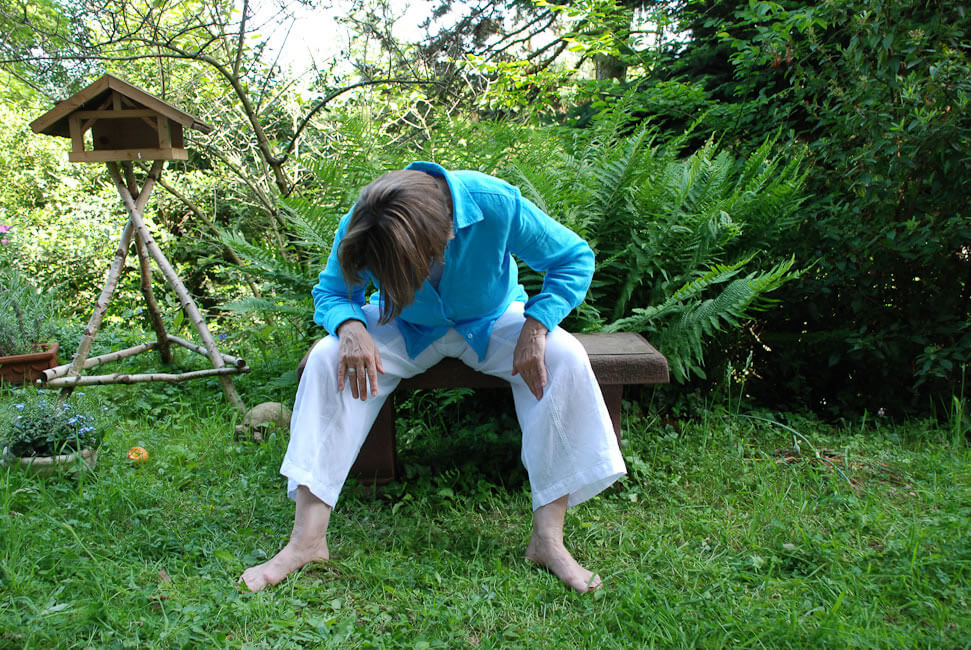 Der Oberschenkel macht eine Gegendruckbewegung und drückt dagegen.