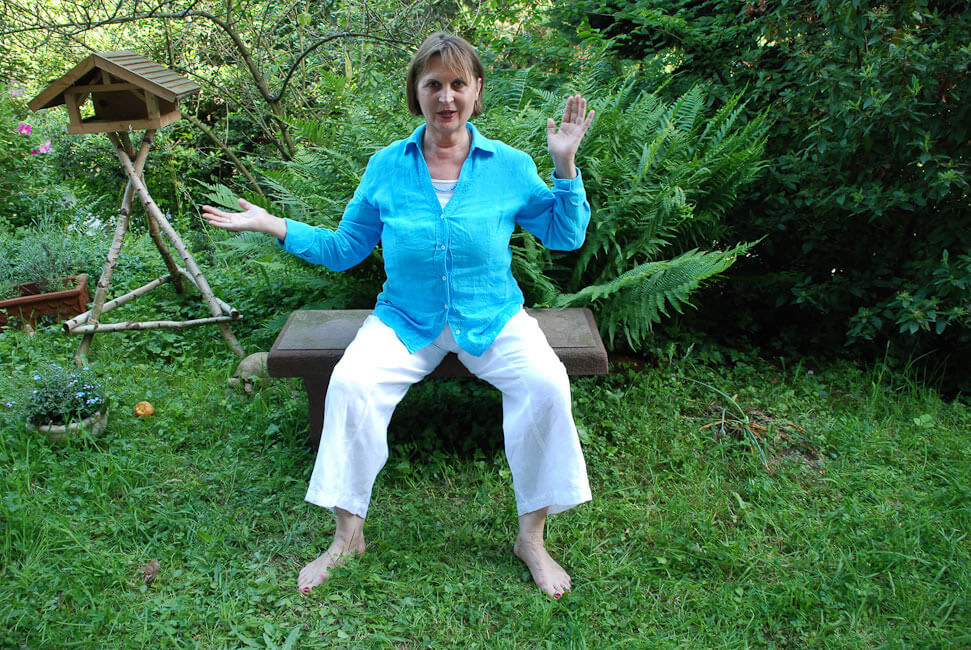 Ich bewege dabei die Arme leicht rauf und runter.